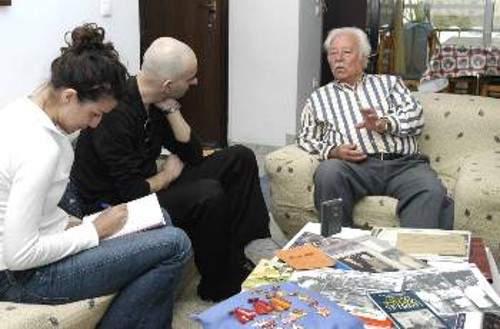 Οι συντάκτες του «Ρ» στο σπίτι του αγωνιστή