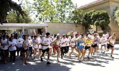 Από την αφετηρία του 1ου Εργατικού αγώνα δρόμου, την Πρωτομαγιά του 2005