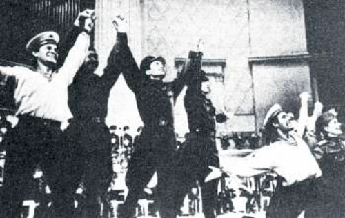Παράσταση του καλλιτεχνικού συγκροτήματος τραγουδιού και χορού του Σοβιετικού Στρατού «Α. Αλεξάντροφ»