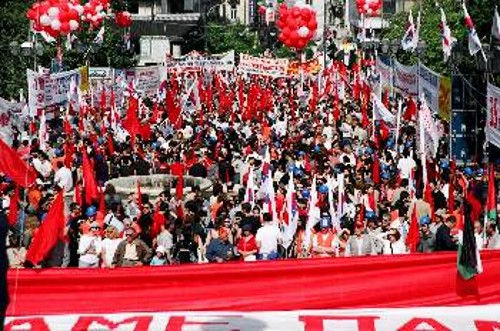 Από τον Πειραιά και τα Γιάννενα θα ακουστεί σήμερα δυνατό το μήνυμα της αντίστασης στην αντεργατική πολιτική.