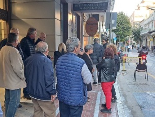 Πλημμυροπαθείς του Αγίου Θωμά έχουν στήσει «καρτέρι» στο κυβερνητικό κλιμάκιο