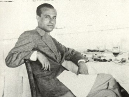 Ο Οδυσσέας Ελύτης, σε νεαρή ηλικία, όταν ακόμη είναι επηρεασμένος από τον γαλλικό υπερρεαλισμό