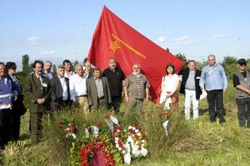 Από την πρόσφατη κοινή εκδήλωση στις Πρέσπες και τη Φλώρινα των Κομμουνιστικών Κομμάτων Ελλάδας, Αλβανίας, Πρώην Γιουγκοσλαβικής Δημοκρατίας Μακεδονίας