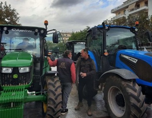 Τρακτέρ βγήκαν στους δρόμους στην Καλαμάτα