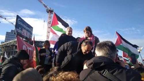 Ο ευρωβουλευτής του ΚΚΕ, Κ. Παπαδάκης, στη χθεσινή συγκέντρωση στο Στρασβούργο