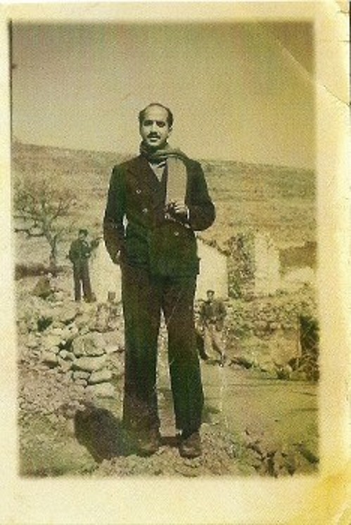 Ο Πάνος Θασίτης γράφει το πρώτο εκτενές δοκίμιο για το «Αξιον εστί». Το τεύχος της «Κριτικής» και η πρώτη σελίδα του κειμένου του