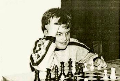 Ποιος είπε ότι το Σκάκι δεν έχει θέαμα; Η γεμάτη από χαρά και ικανοποίηση έκφραση του νεαρού σκακιστή, είναι και η απάντηση!