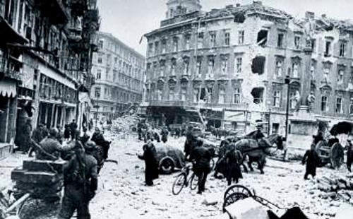 13/2/1945: Ο Κόκκινος Στρατός απελευθερώνει τη Βουδαπέστη