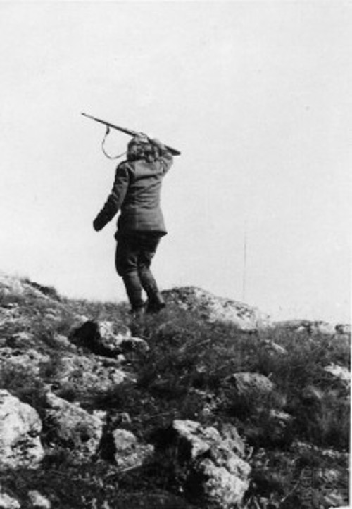 Οι φωτογραφίες είναι από το φωτογραφικό αρχείο του Φ. Ματσάκα που έχει παραδώσει στο ΚΚΕ η οικογένειά του