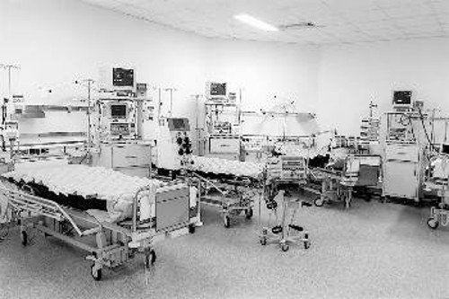 Τα νοσοκομεία της Κρήτης δεν αποτελούν εξαίρεση στον κανόνα της αντιλαϊκής πολιτικής. Οι τεράστιες ελλείψεις σε κρεβάτια ΜΕΘ τροφοδοτούν την ιδιωτική πρωτοβουλία και σ' αυτόν τον τομέα της Υγείας