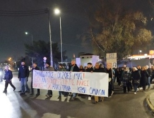 Από την κινητοποίηση τη Δευτέρα, με κεντρικό σύνθημα: «Τα κέρδη τους - οι ζωές μας. Εργα και υποδομές για τις λαϊκές ανάγκες και όχι αγωγοί και τρένα για τα κέρδη των ομίλων»