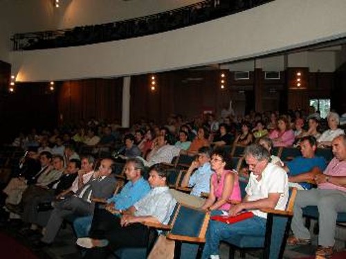 Από τη χτεσινή συγκέντρωση των εργαζομένων στην ΟΤΤΟ ΕΒΡΟΣ