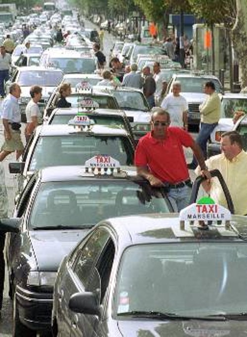 Μια απο τις πολλές διαμαρτυρίες των οδηγών TAXI