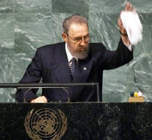 Ο Φ. Κάστρο στο βήμα της διάσκεψης