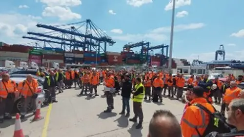 Από τη μαζική Γενική Συνέλευση στο λιμάνι