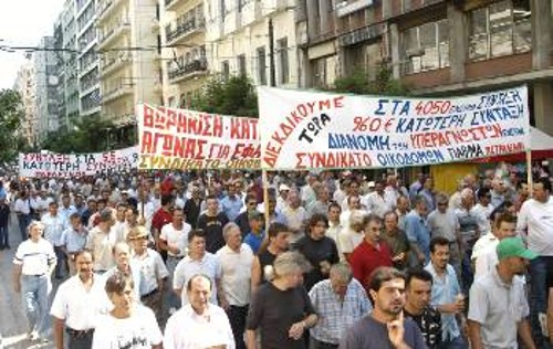 Από τη χτεσινή πορεία των απεργών οικοδόμων στην Αθήνα