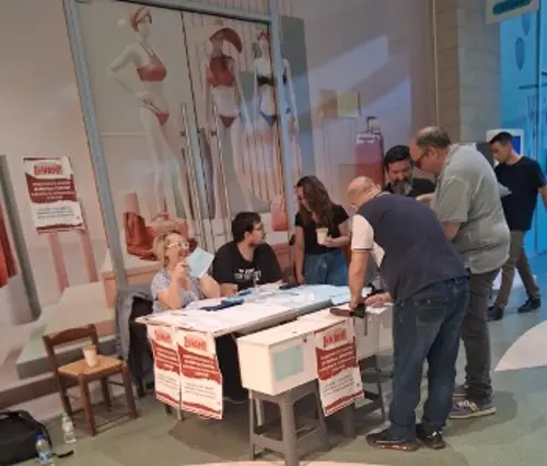 Εμποροϋπάλληλοι ψηφίζουν στο «Avenue»