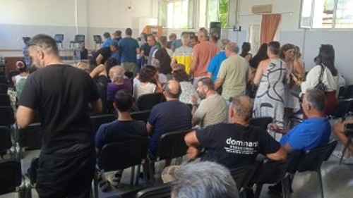 Οι αντιπρόσωποι ψηφίζουν, για Εργατικό Κέντρο στα χέρια των εργατών