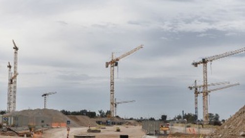 «Νέκρωσαν» οι γερανοί στο μεγάλο έργο