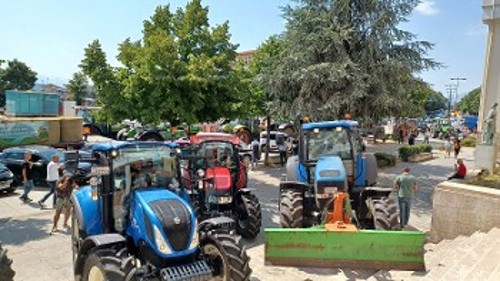 Με τα τρακτέρ διαδήλωσαν στα Γιάννενα