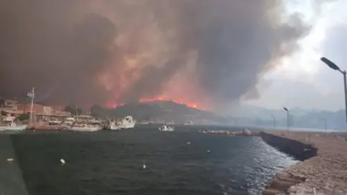 Από παραλίες του νησιού χρειάστηκε να γίνει απεγκλωβισμός με βάρκες