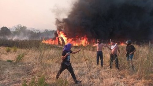 Οι ομάδες πυρασφάλειας του Εργατικού Κέντρου και μελών και φίλων του ΚΚΕ και της ΚΝΕ ρίχτηκαν στη μάχη μαζί με τους πυροσβέστες
