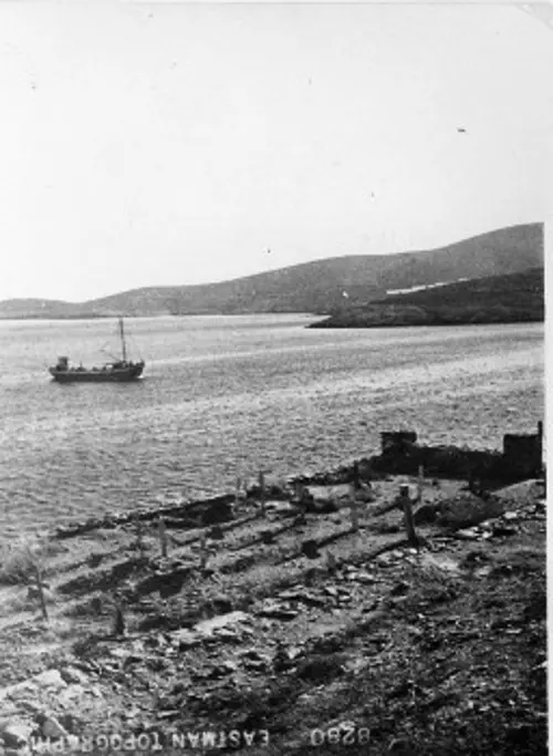 Το νεκροταφείο των κρατουμένων, φωτογραφία του 1952