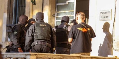 Από τη μεταφορά των κατηγορουμένων στην Εισαγγελία Χανίων