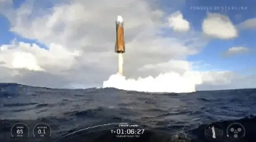 Φωτογραφία χαμηλής ανάλυσης που έδωσε η «SpaceX» από την προσθαλάσσωση του Starship