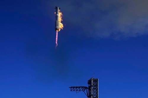 Προσγείωση του πυραύλου Super Heavy της «SpaceX» μετά από παλιότερη δοκιμαστική πτήση του Starship