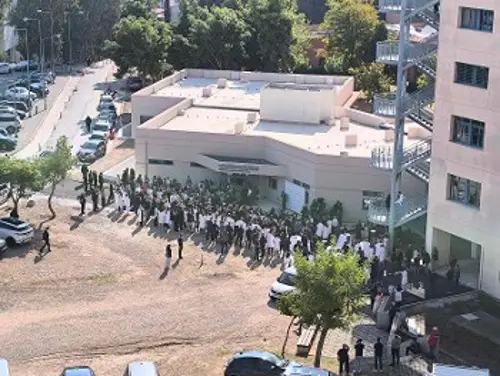 Εξω ...φιέστες