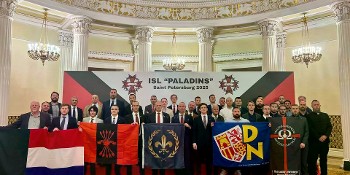 Ο φασιστικός συρφετός που μαζεύτηκε στη Ρωσία και στον οποίο συμμετείχε και η ναζιστική Χρυσή Αυγή