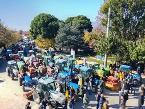 Τα τρακτέρ στους δρόμους της Αγιάς