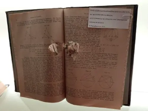 Βιβλίο - ασπίδα στις σφαίρες που έριξαν οι Εκατόγχειρες της χούντας εναντίον των αγωνιστών φοιτητών (Αρχείο ΕΜΠ)