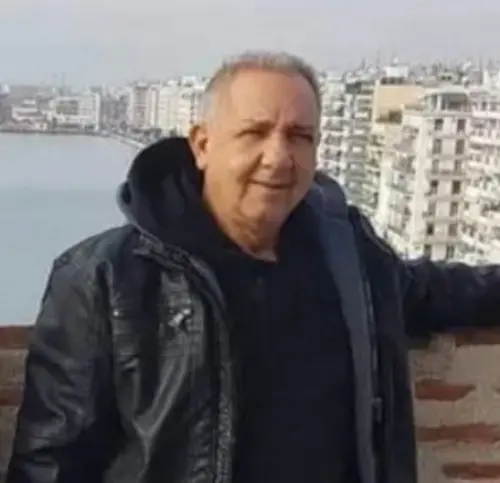 ΜΑΚΗΣ ΚΑΡΕΛΛΑΣ