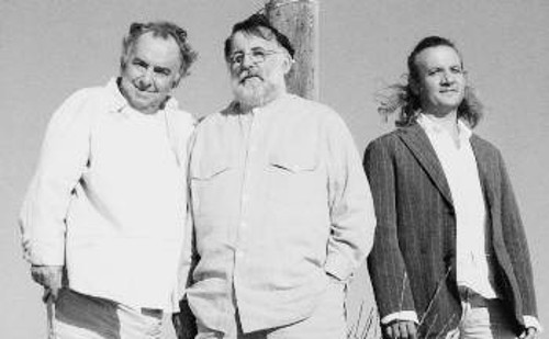 Κούτρας, Μικρούτσικος, Θηβαίος, και «Σταυρός του Νότου» στη Νίκαια