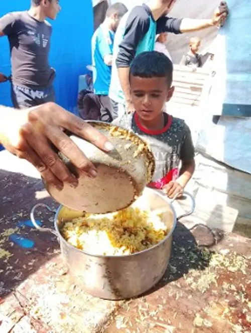 Οι φωτογραφίες παραχωρήθηκαν από τους Παλαιστίνιους πρόσφυγες που μιλήσαμε και αποτυπώνουν τις συνθήκες που ζουν συγγενείς τους μέσα στα ερείπια της διαλυμένης από το κράτος - δολοφόνο Ισραήλ, Γάζας