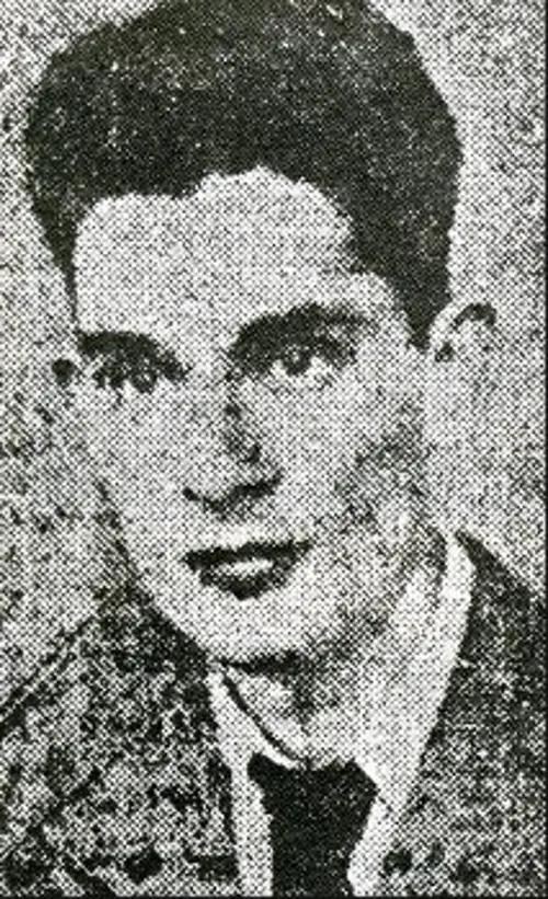 Ο δολοφονημένος, σε ηλικία 24 ετών, από τους Χίτες, γιος του Γιάννη Κορδάτου, ο ηθοποιός και διανοούμενος Κώστας. Εμφανιζόταν με το ψευδώνυμο Ερρίκος Βαλέρας