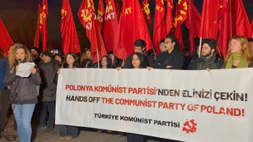 Αντίστοιχη κινητοποίηση από το ΚΚ Τουρκίας στην πρεσβεία της Πολωνίας στην Αγκυρα