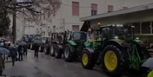 Με τρακτέρ διαδήλωσαν και την Παρασκευή στην Καρδίτσα ενάντια στο αγροτοδικείο