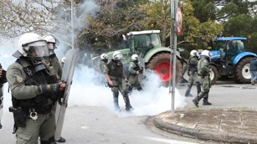 ΜΑΤ και χημικά στα Πράσινα Φανάρια στη Θεσσαλονίκη