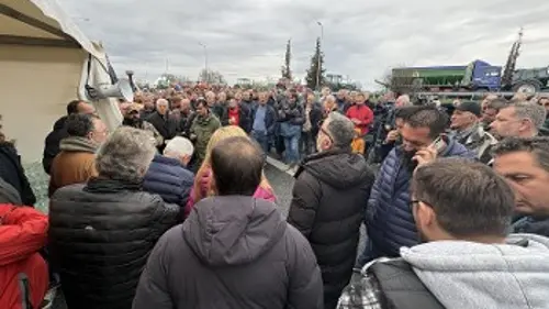 Από την επίσκεψη του Εργατικού Κέντρου Λάρισας στο μπλόκο της Νίκαιας