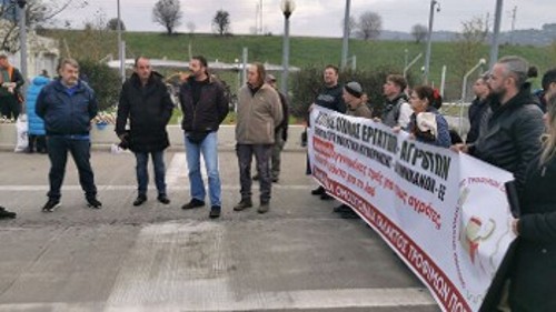 Από την επίσκεψη της Ομοσπονδίας Γάλακτος - Τροφίμων - Ποτών στα μπλόκα