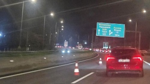 Υψος Ριτσώνας: Χωρίς λόγο η αστυνομία κάνει τις δύο λωρίδες μία, προκαλώντας τεράστια ταλαιπωρία