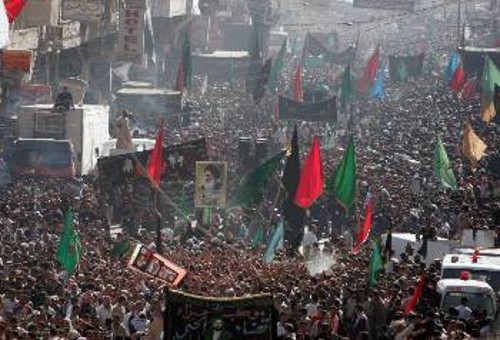 Περισσότεροι από ένα εκατομμύριο σιίτες συμμετείχαν στην τελετή στο μαυσωλείο του ιμάμη Μούσα αλ Κάζεμ στην Καντιμίγια. Τουλάχιστον 1.000 από αυτούς άφησαν την τελευταία τους πνοή από το κύμα πανικού που τους παρέσυρε