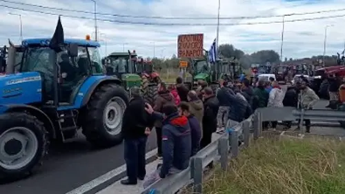 Τα τρακτέρ της Καρδίτσας αναχωρούν από τον Μπράλο μετά τον μεγάλο αποκλεισμό