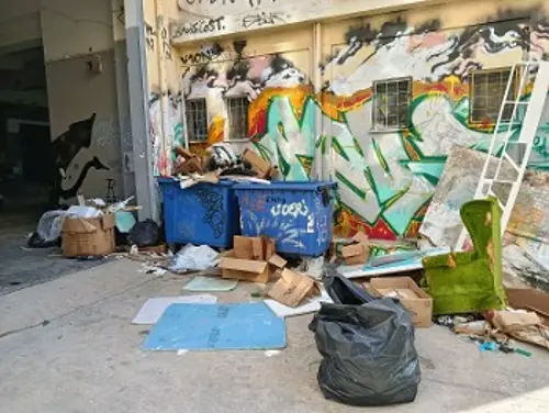 Φωτογραφία από την ΑΣΚΤ που εδώ και μήνες δεν έχει προσωπικό καθαριότητας