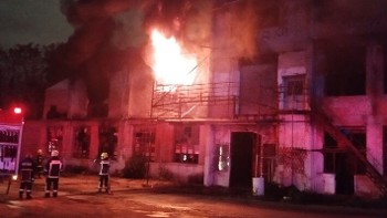 Από τη φωτιά στο παλιό εργοστάσιο