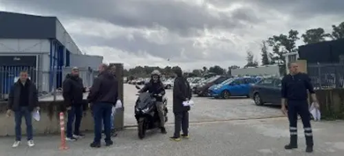 Από εξορμήσεις στα εργοστάσια του κλάδου μπροστά στην απεργία