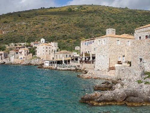 Η Μάνη (στη φωτ. το Λιμένι) αποτέλεσε ένα από τα βασικά κέντρα της αντιπολίτευσης εναντίον της διακυβέρνησης του Καποδίστρια